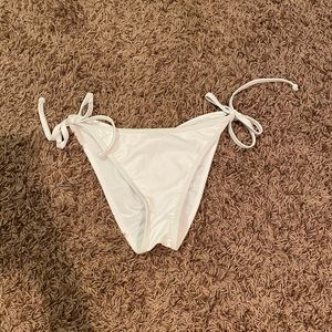 White scrunch butt bottoms!